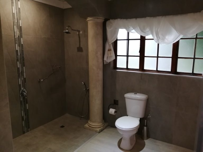 Bathroom 4 768x576