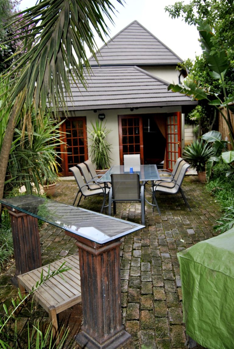 CottageOutsideSittingArea 768x1144