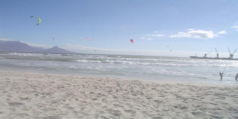 kitesurfers two size resized 768x384