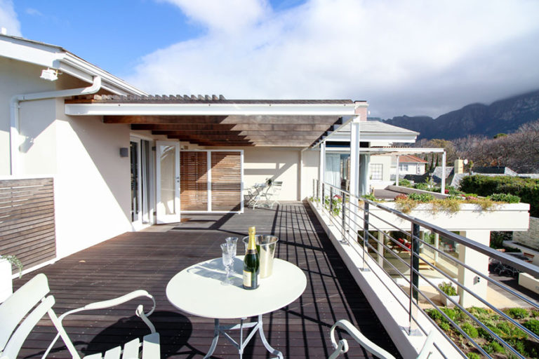 thirty on grace champagne deck 768x512