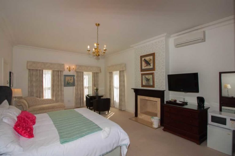 ashbourne manor wiindsor room 1 768x512