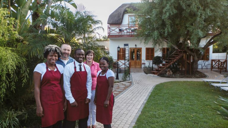 Gubas deHoek garden with team 2 768x432